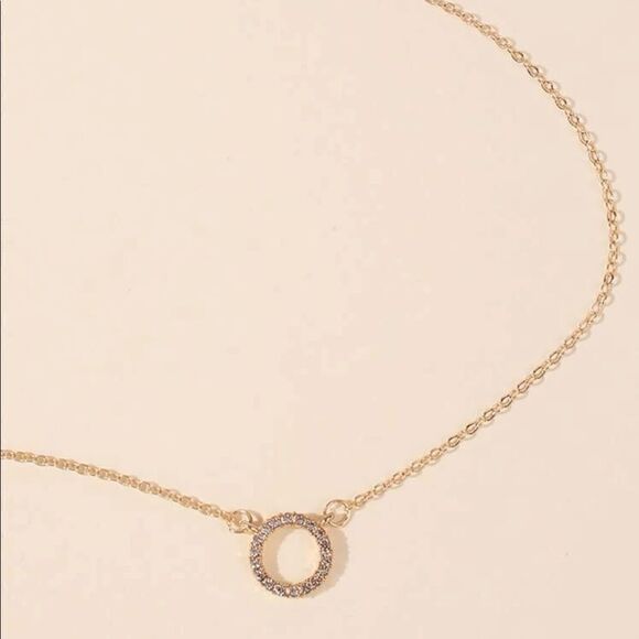 🆕🆕🆕 Rhinestone Round Charm Necklace 🆕🆕🆕 - Picture 3 of 3